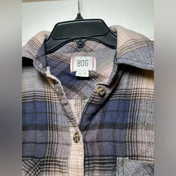 BDG Urban Outfitters Cropped Flannel Size XS Collared Oversized Brown/Navy Plaid - Picture 5 of 10